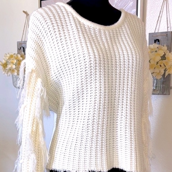 New! Hayden Los Angeles Cream Color Distressed/Fringe Raw Hem Comfy Sweater - Picture 5 of 11